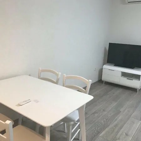 Apartment Apartman Laura Bibinje