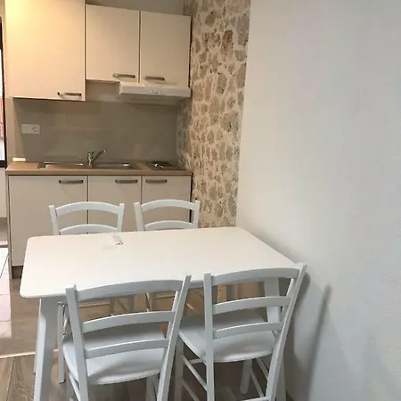 Apartman Laura Apartment *